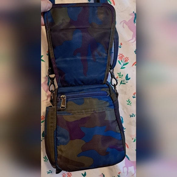 Lug Can Can Dark Tone Nylon Camo Hiking Outdoor Purse Bag w/ Bottle Holder - Picture 5 of 16